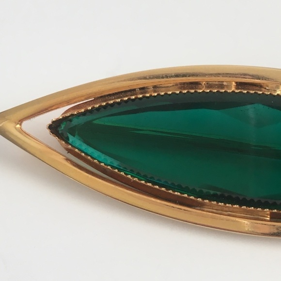 Vintage Marquis Cut Brooch Emerald Green Stone Gold Tone Diamond Shape - Picture 3 of 9